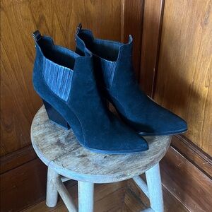 Donald J. Pliner Black Heeled Suede Boots